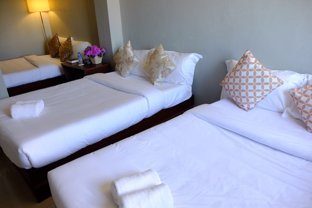 Sierra Madre Deluxe Room 6 Pax