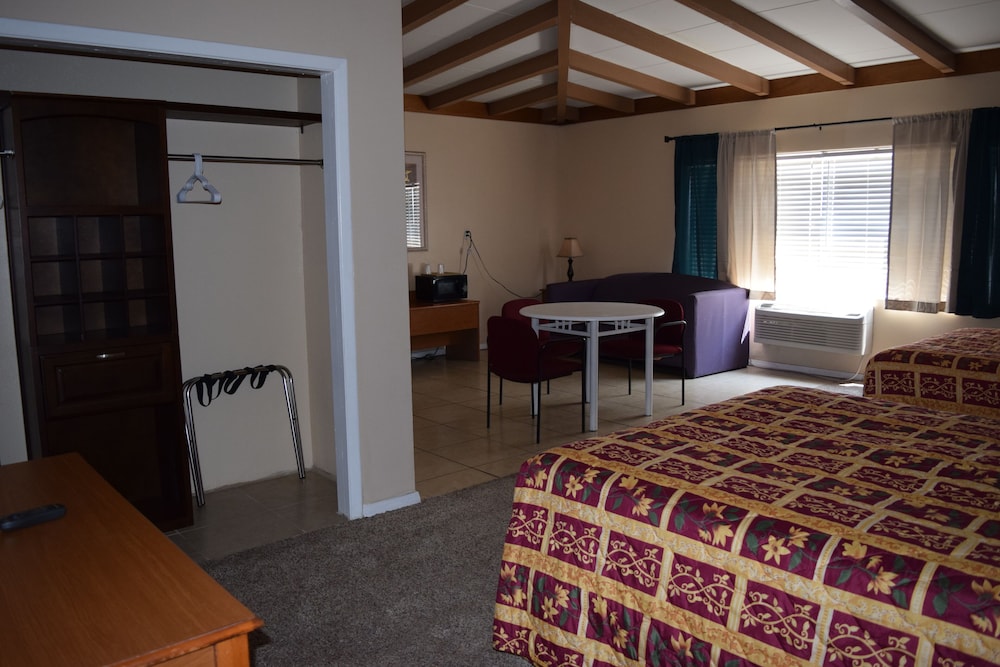 Standard Room, 2 Queen Beds