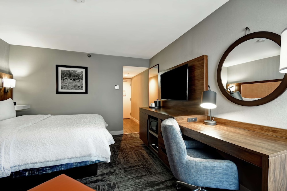 One Queen Bed, Non-Smoking - Photo 3
