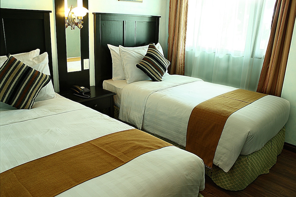 Suite, 2 Bedrooms - Photo 2