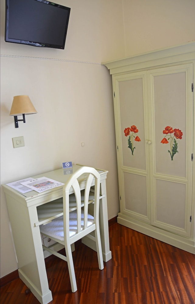 Double Room (Small) photo 2