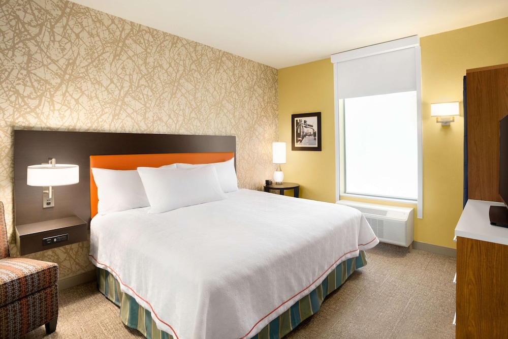 Suite, 1 King Bed, Accessible, Bathtub photo 1