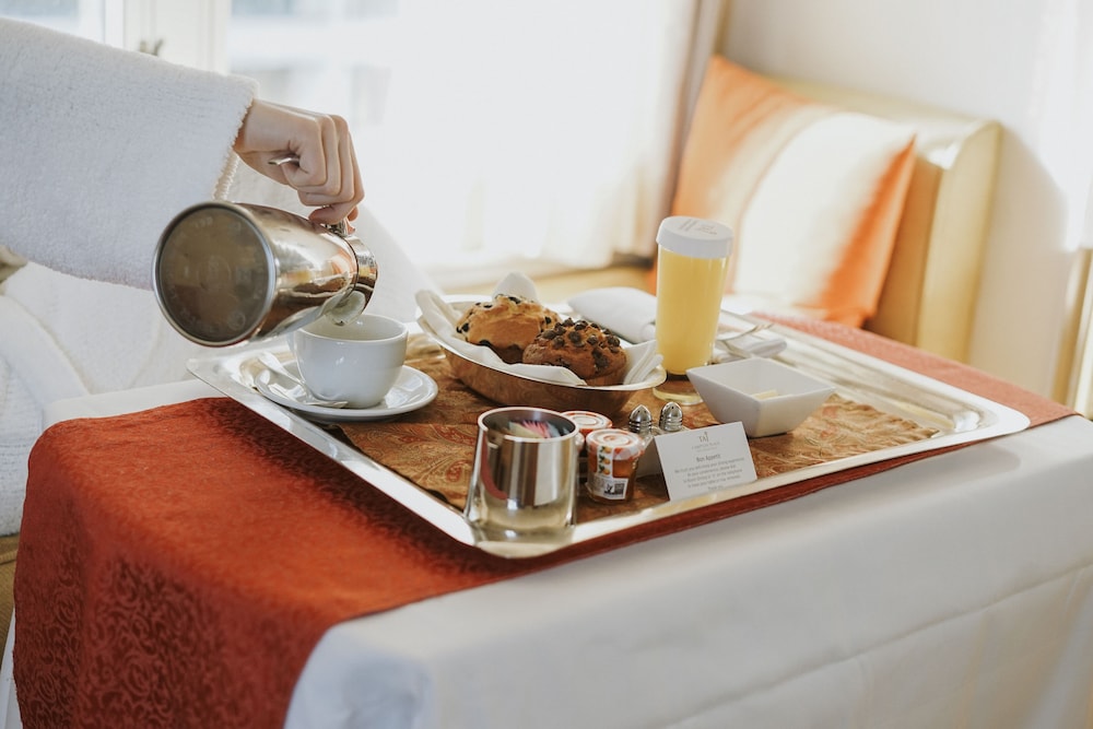 Deluxe Room, Accessible thumbnail 5