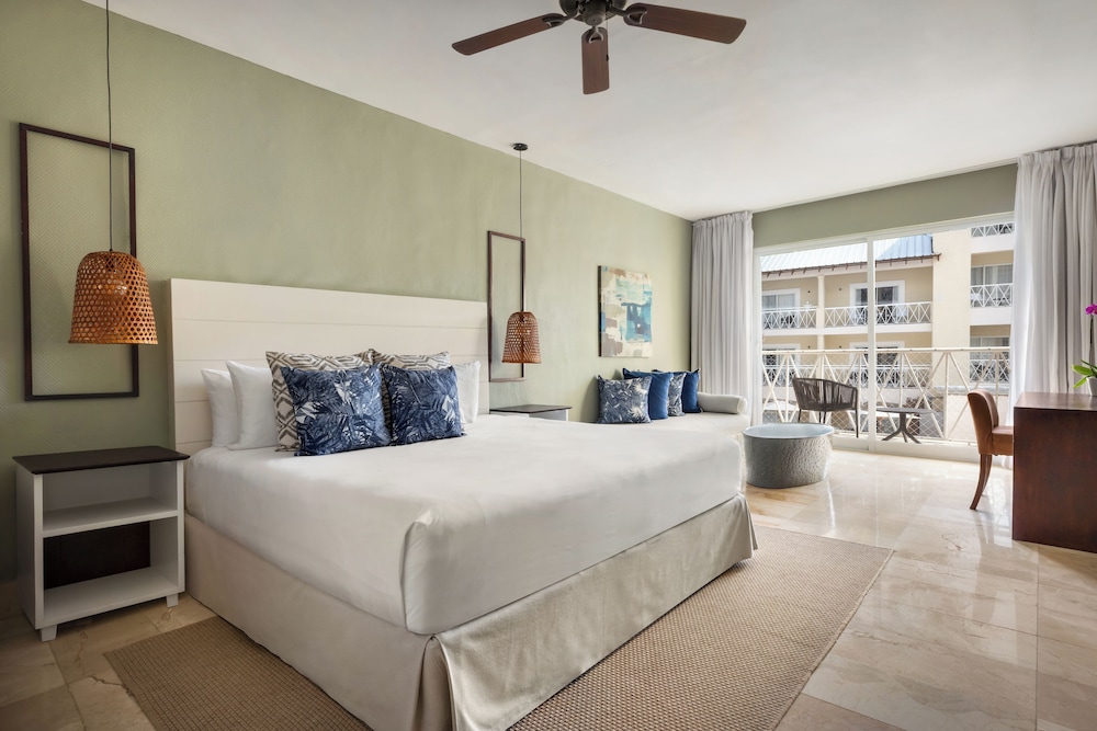 Sun Club Jr. Suite Tropical View -Adults Only King