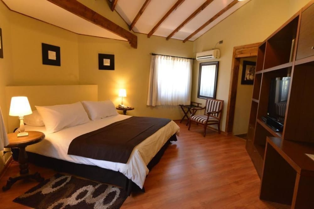 Suite, 1 King Bed, Non Smoking photo 2