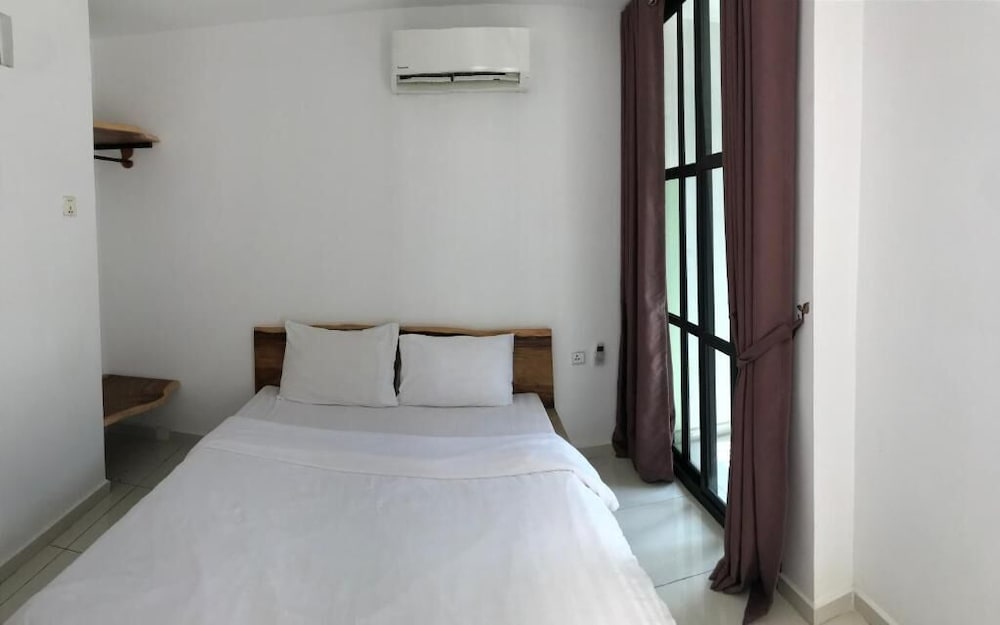 Standard Double Room - Photo 9