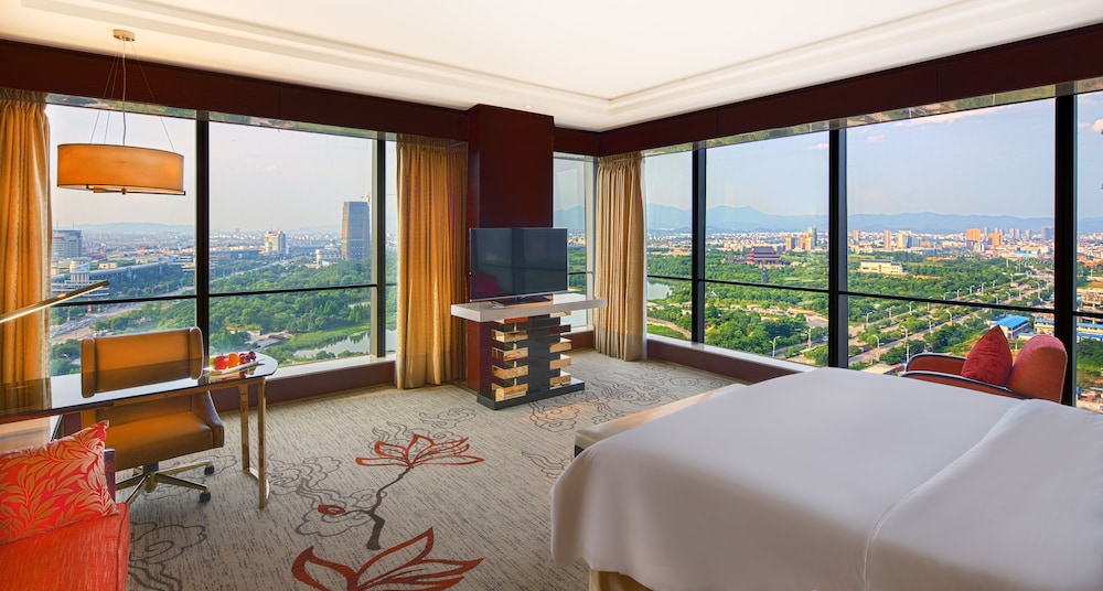 Business King Room with Garden View