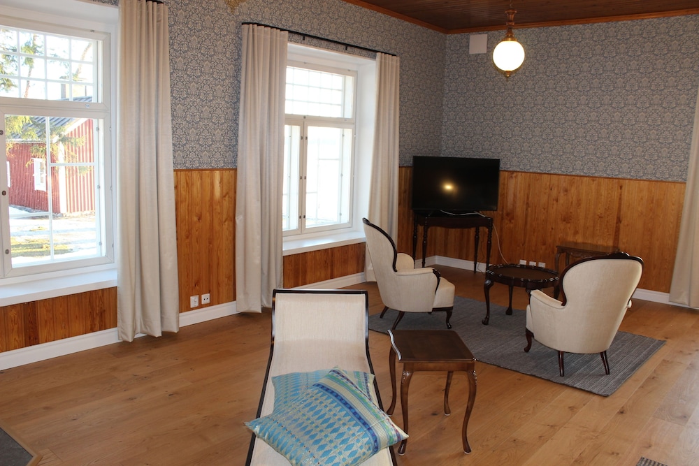 Main Building, Suite 1, Lake View photo 3