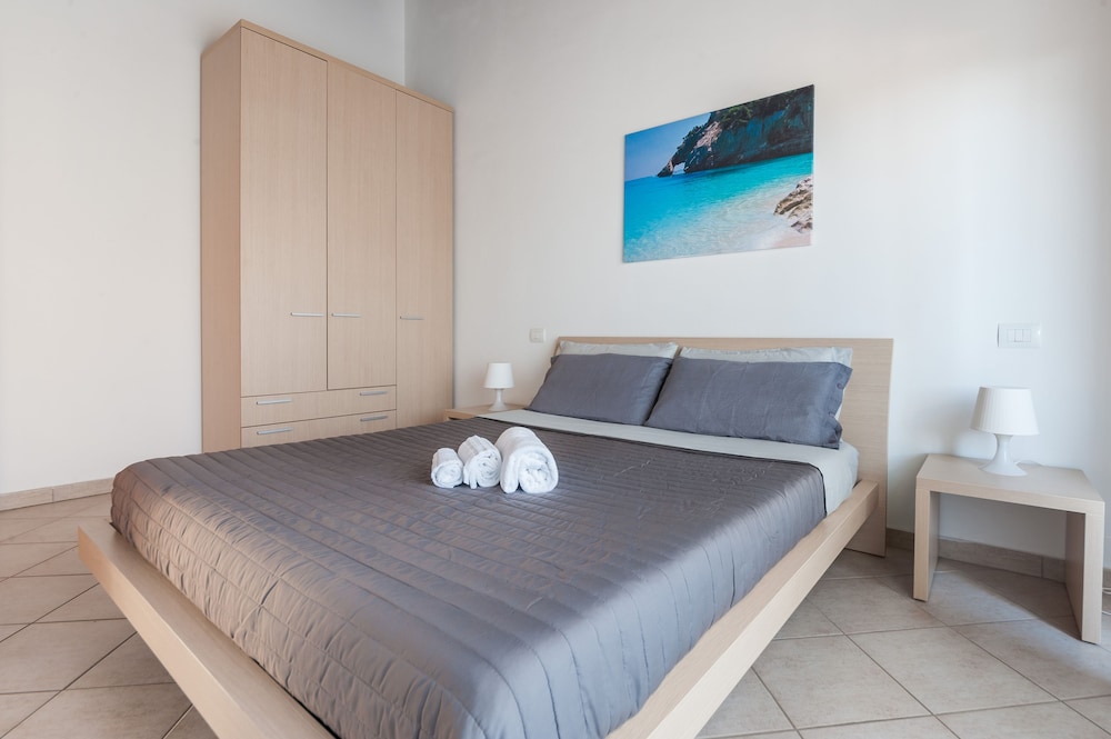 Classic Condo, 2 Bedrooms