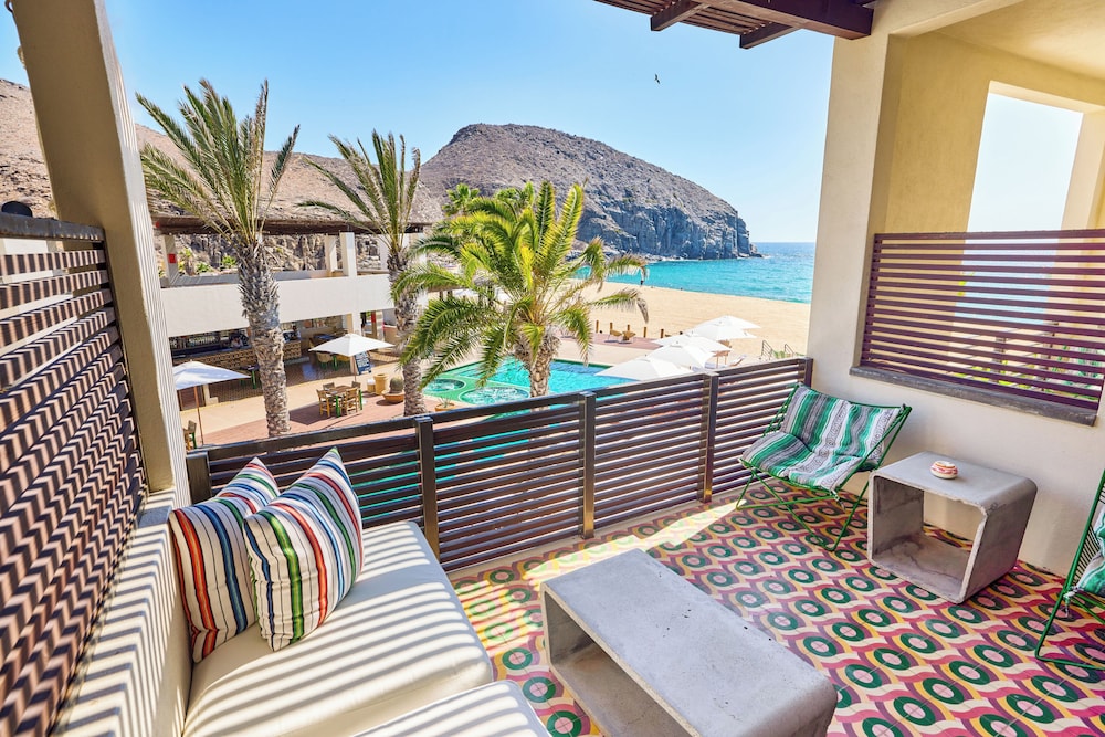 Room, 1 King Bed, Ocean View, Poolside