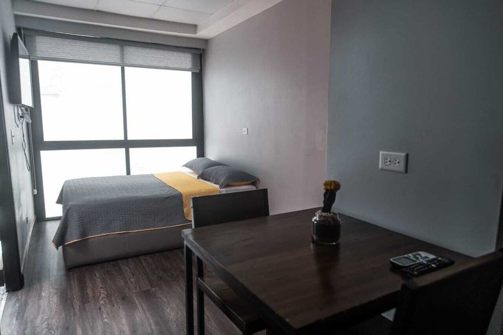 Studio, 1 Full Bed, Kitchen, City View (Studio Apartment) photo 2