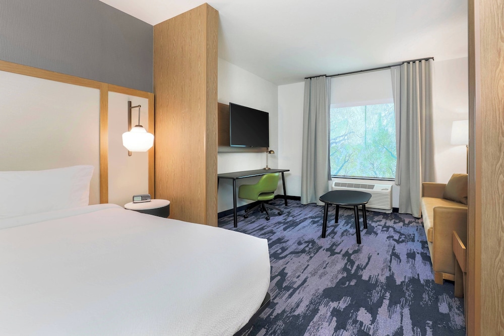 Room, 1 King Bed (Mobility Accessible, Tub) - Photo 2