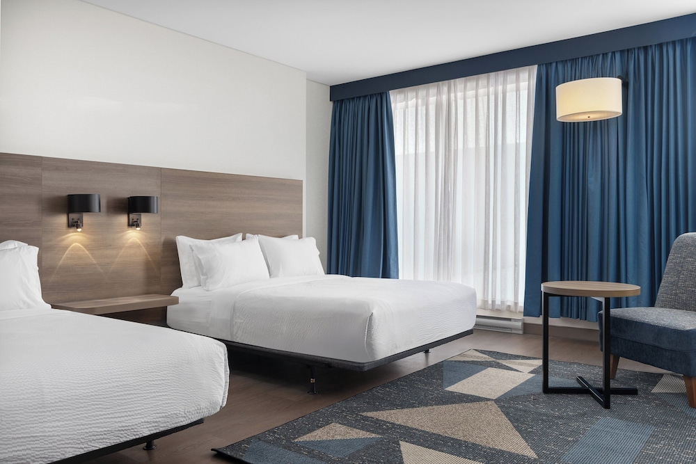 Standard Room, 2 Queen Beds, Mobility Accessible thumbnail 5