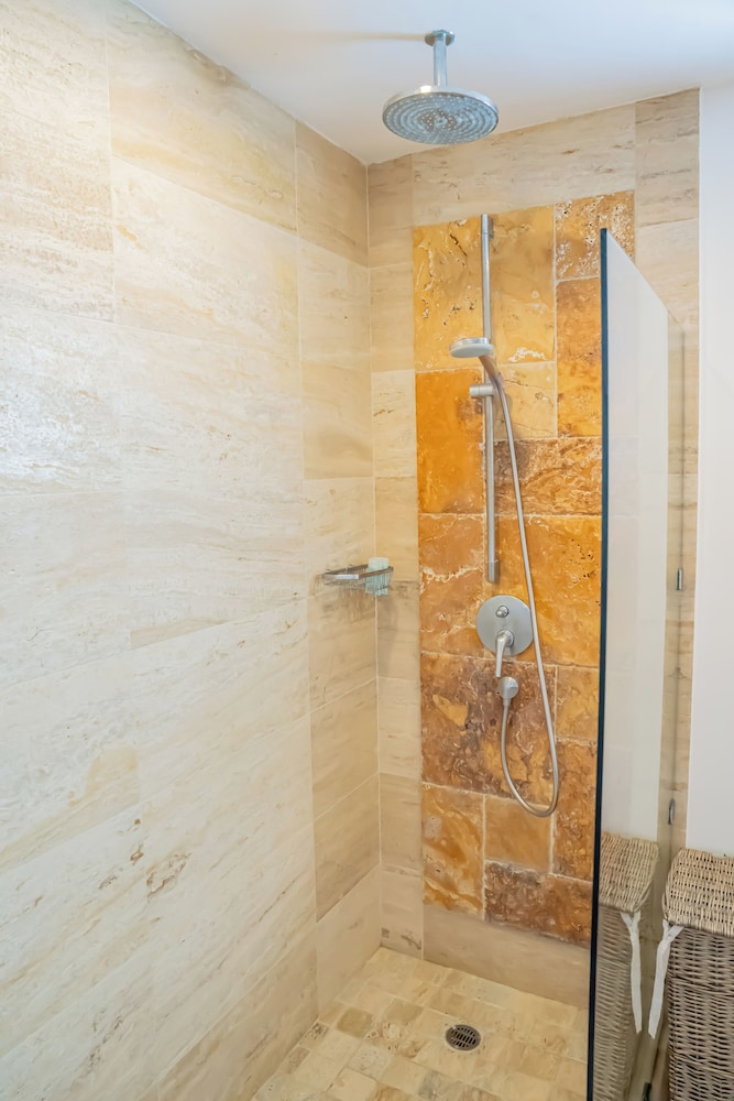 Exclusive Apartment, 3 Bedrooms, Terrace - Photo 6