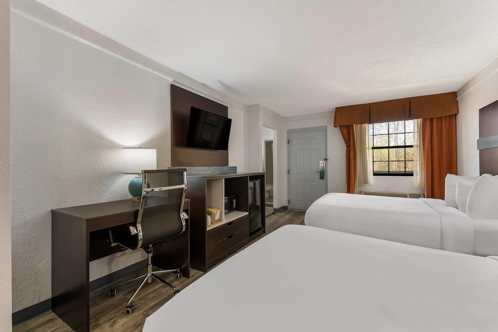 Standard Room, 2 Double Beds, Smoking - Photo 2