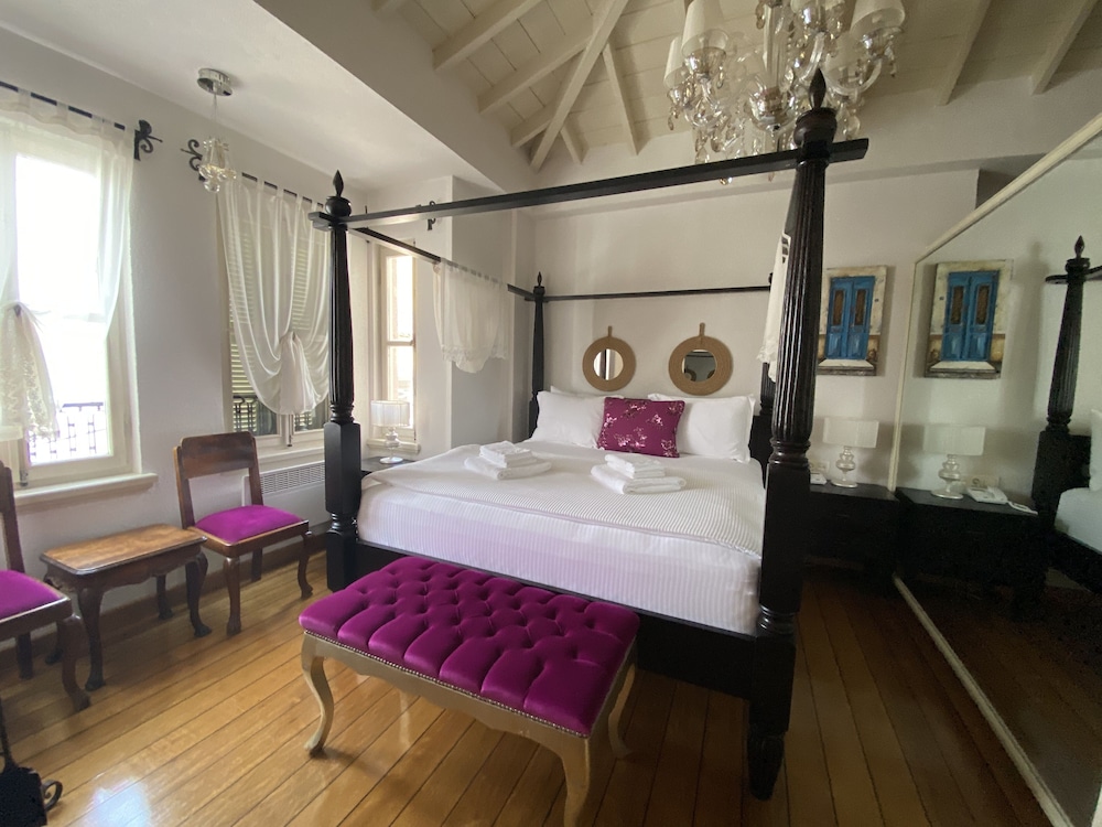Deluxe Room, Fireplace