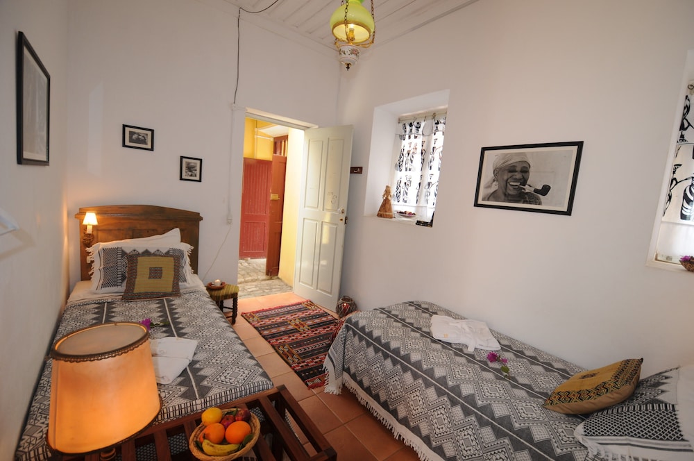 Room 5 - With private bathroom inside - Second Floor photo 1