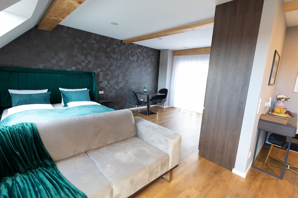 Deluxe Studio Suite