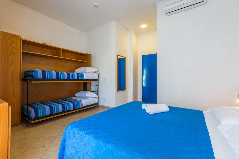 Comfort Quadruple Room, Partial Sea View photo 3