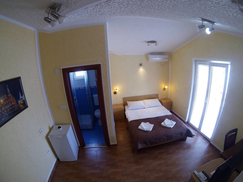 Classic Room, 1 Queen Bed, Garden View photo 2
