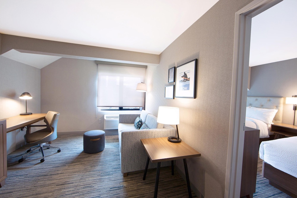 Suite, 1 Bedroom - Photo 1