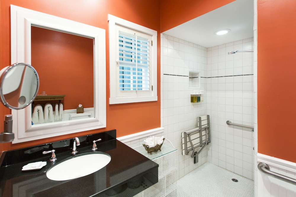 Signature Room, Accessible, Jetted Tub, Fireplace (Carriage Room) - Photo 6