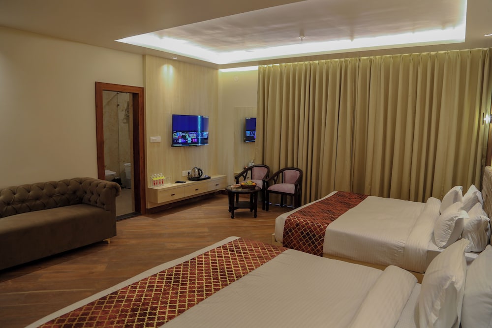 Family Quadruple Room, Balcony, City View