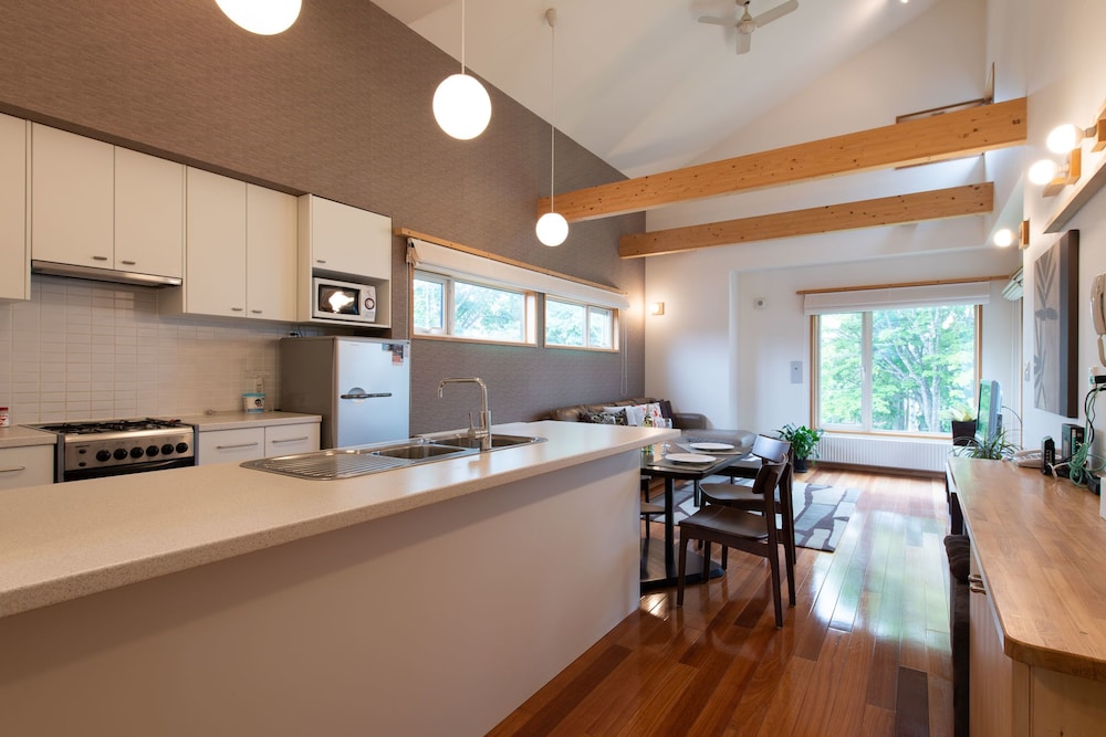 Unit 3, (2 Bedroom 1 Bathroom) photo 3