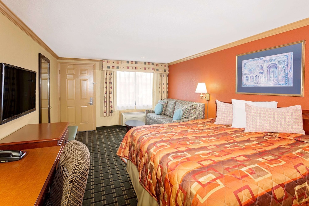 Room, 1 King Bed, Accessible - Photo 1
