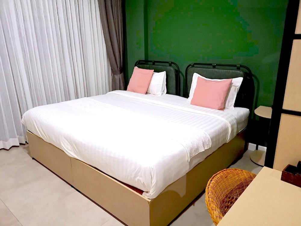 Basic Double Room, 1 King Bed - Photo 1
