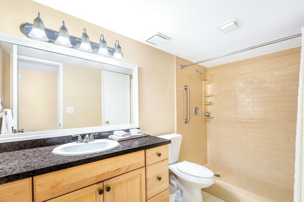 3 Bedroom Suite with Washer and Dryer - Photo 16