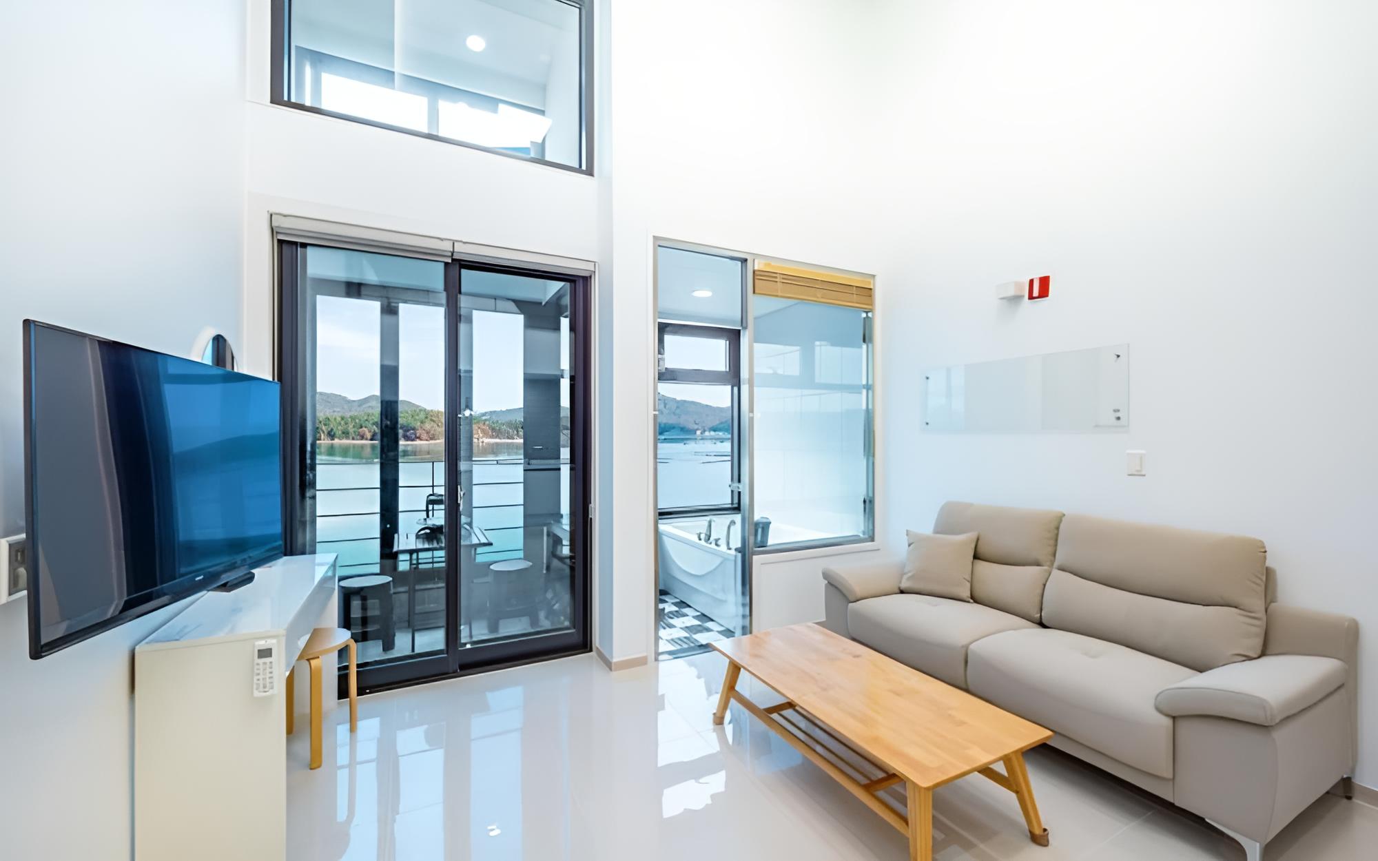 Room (Room 306 (Suite Spa Duplex)) - Photo 2