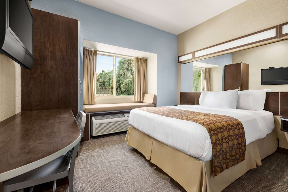 Deluxe Room, 1 Queen Bed, Non Smoking