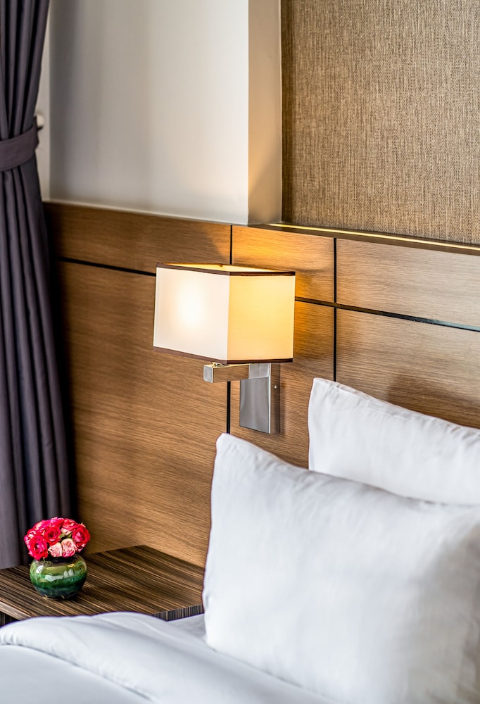 Deluxe Twin Room, City View - Photo 6