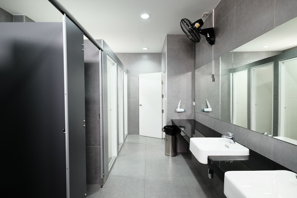Standard Shared Dormitory, 2 Bathrooms photo 3