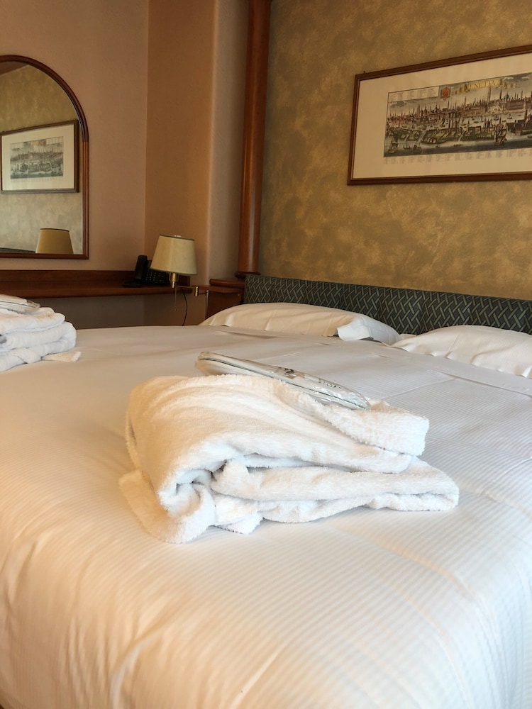 Suite - Photo 3