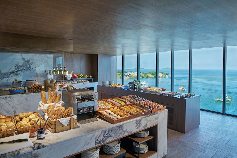Club Suite, 1 Bedroom, Non Smoking, Sea View - Photo 10