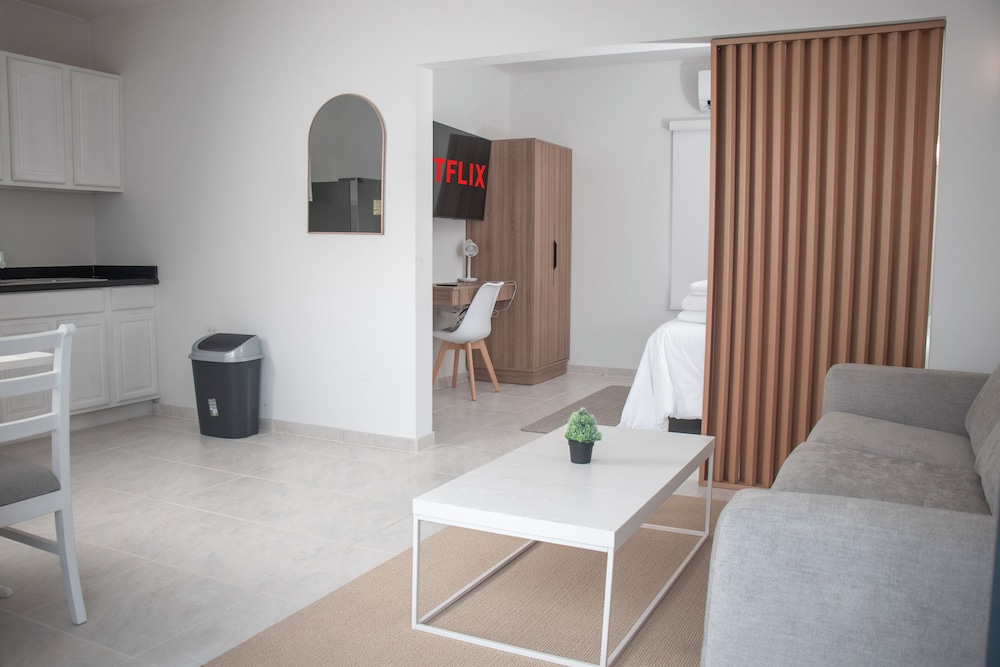 Comfort Studio Suite, 1 Bedroom, Kitchenette, Courtyard View APT 7 photo 1