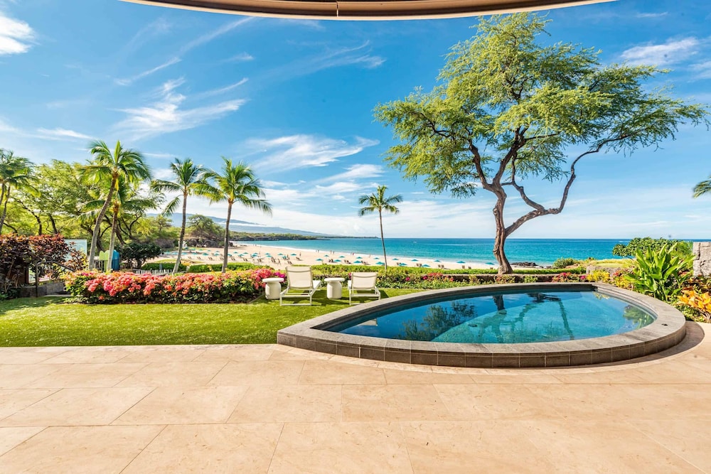 Deluxe Condo, 4 Bedrooms, Balcony, Beach View photo 2