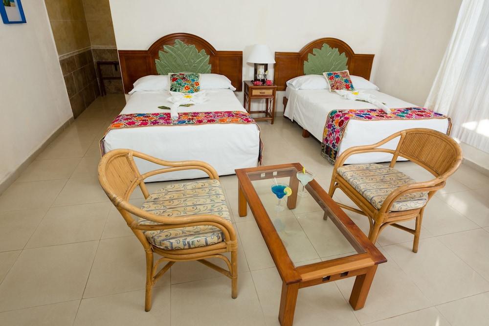 Room, 2 Queen Beds, Garden View (with shared terrace) photo 2