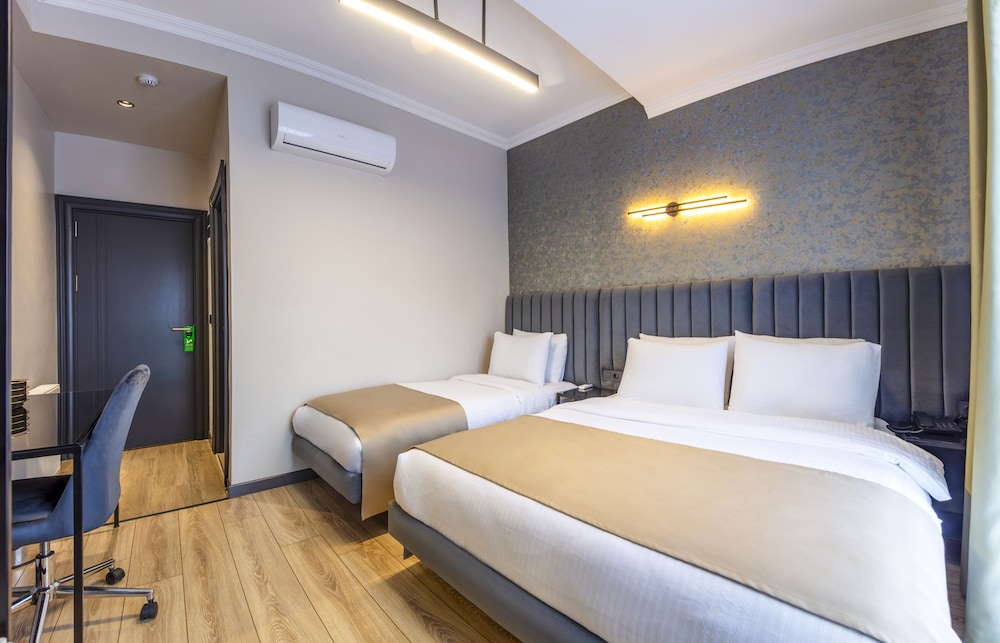 Deluxe Double or Twin Room - Photo 1