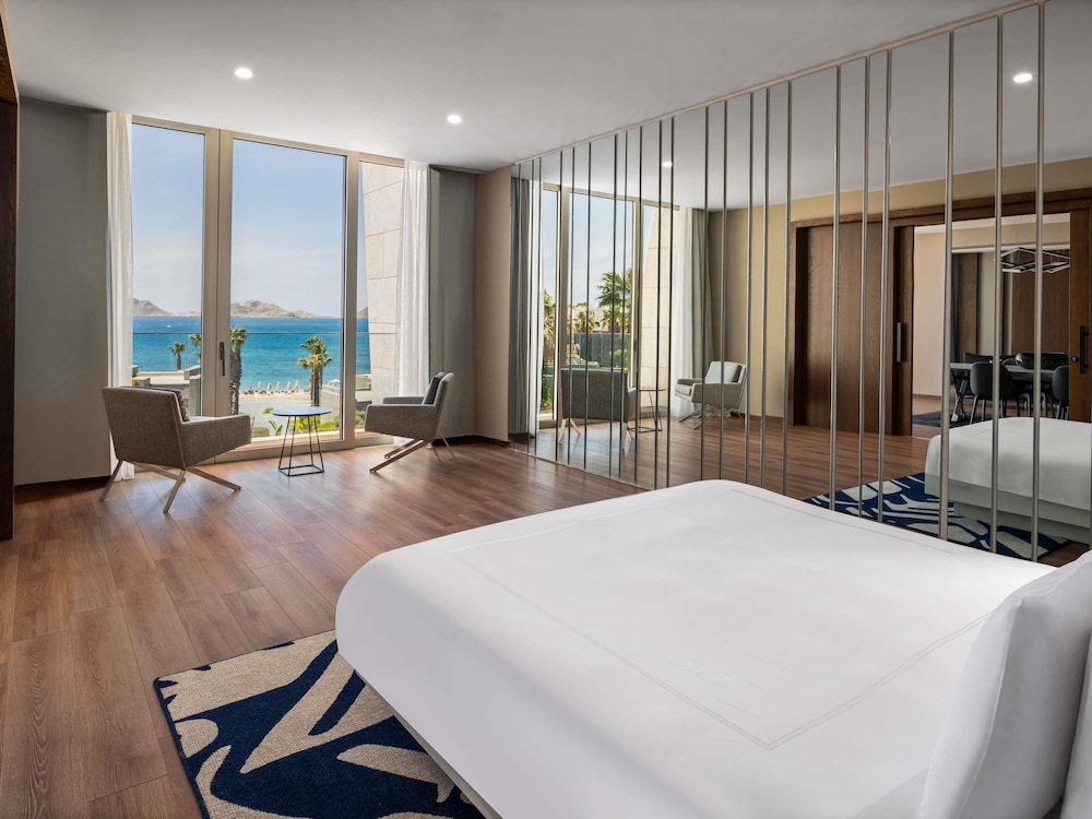 Signature Suite, 1 King Bed photo 1