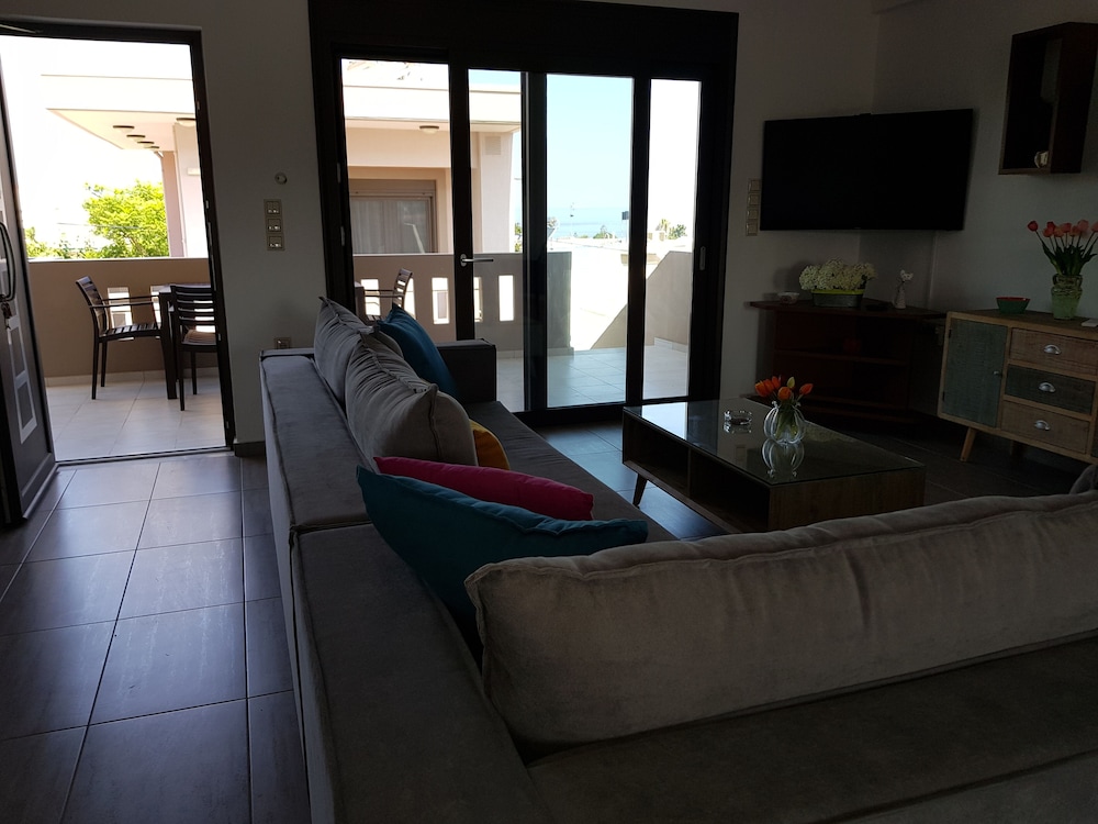 Deluxe House, 3 Bedrooms, Sea View, Oceanfront