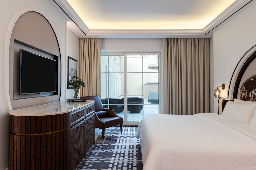 Westin Deluxe Suite Sea View, 1 King bed, Balcony, Happy Hour, Club Lounge access