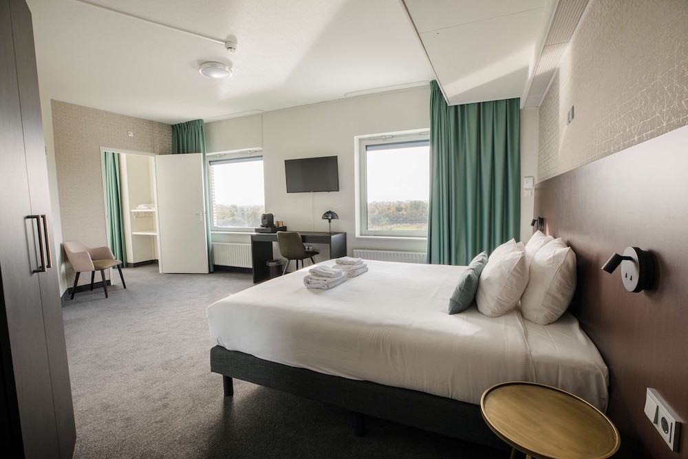 Comfort Room, Multiple Beds, Non Smoking - Photo 8