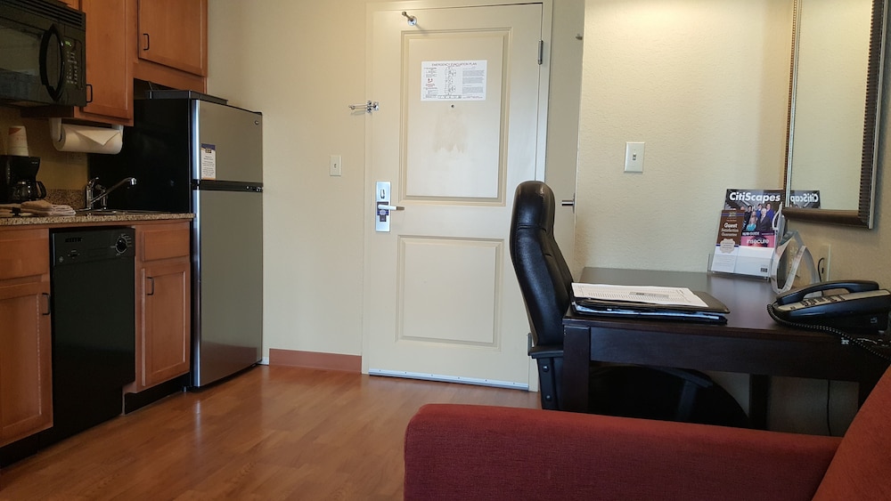 Basic Room, 1 Queen Bed with Sofa bed photo 3
