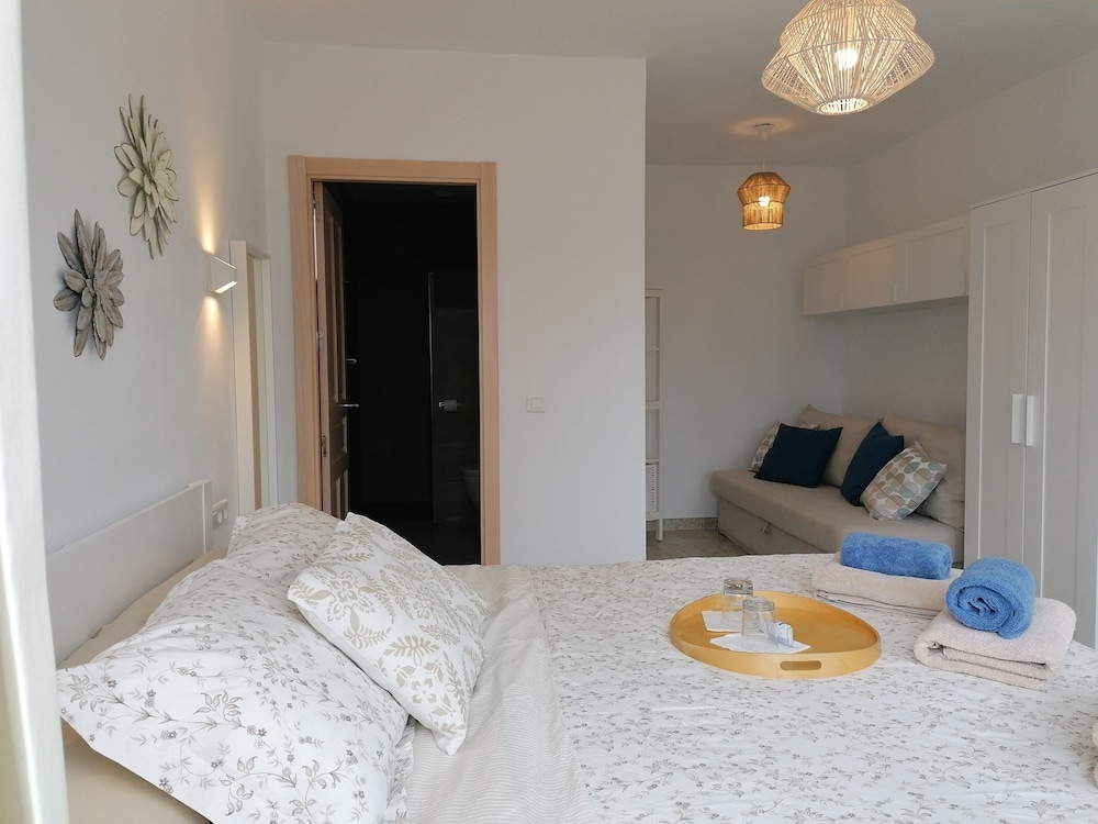 Family Room, 1 Queen Bed With Sofa Bed, Non Smoking, Sea View photo 2