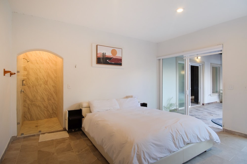 Family House, 4 Bedrooms, Private Pool photo 2