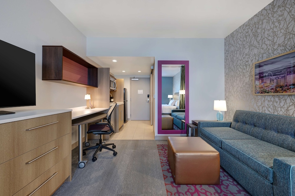 Suite, 1 King Bed, Accessible (Hearing) - Photo 2