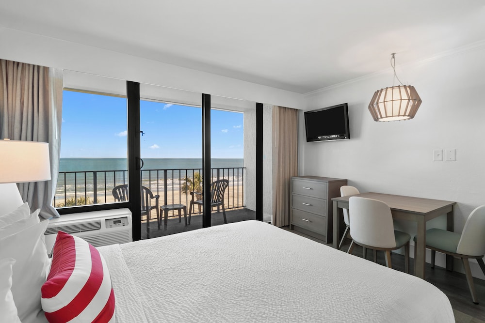 Schooner Oceanfront Deluxe Junior Cabana Suite - Photo 4